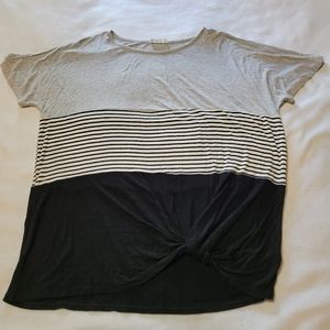 Short sleeved colorblock top with side knot detail